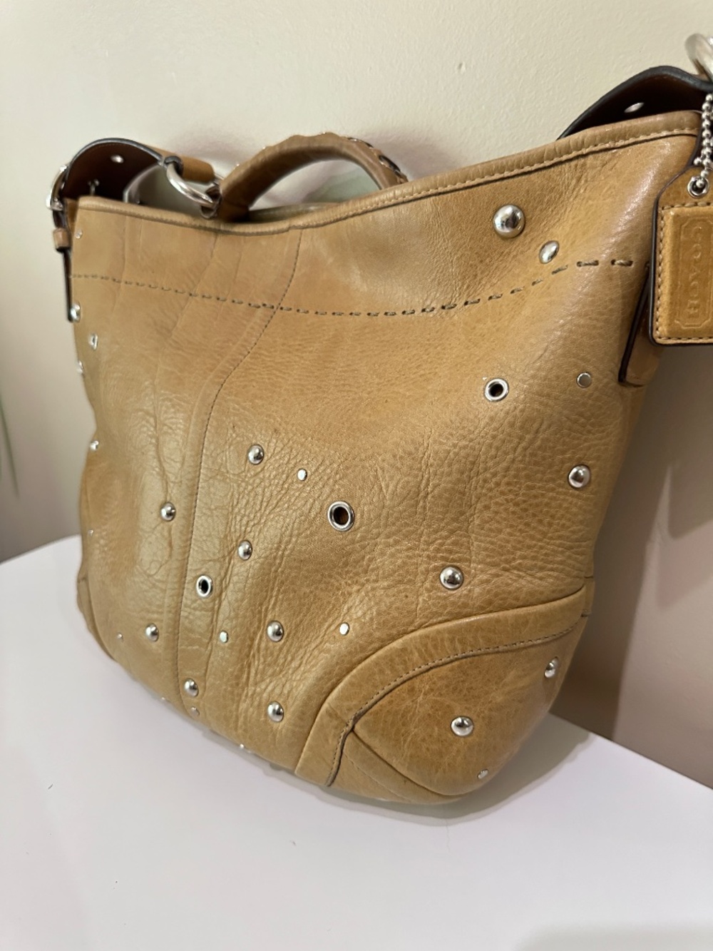 Vintage Coach Soho Studded Demi Hobo HandBag Camel Brown Leather F10932 Y2K - Picture 3 of 16